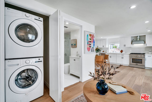 7832 Croydon Avenue, Los Angeles CA: https://media.crmls.org/mediaz/59e9d639-01b3-45d2-9533-889b2faf6296.jpg