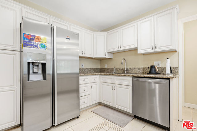 1127 15th Street, Santa Monica CA: https://media.crmls.org/mediaz/59ea4f38-c303-4b46-8190-73fdffd914e9.jpg