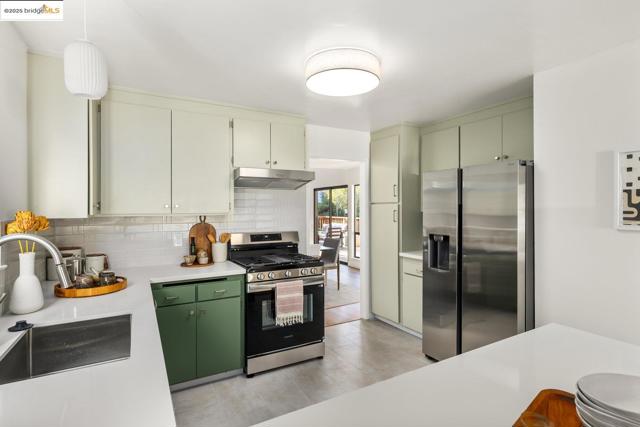 568 Vistamont Ave, Berkeley CA: https://media.crmls.org/mediaz/59ea5c51-2ac8-4747-8f4b-dd0a9d1c4961.jpg