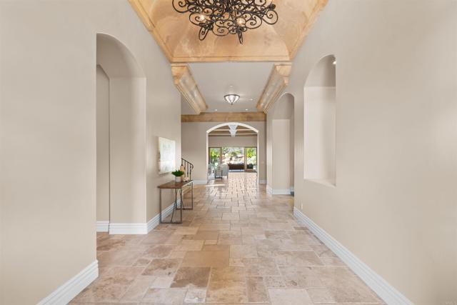 Detail Gallery Image 4 of 67 For 2428 Catalina Ave, Vista,  CA 92084 - 5 Beds | 5/1 Baths