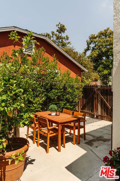 5966 Airdrome Street, Los Angeles CA: https://media.crmls.org/mediaz/59eb3b38-53cc-4fa3-9622-c3c6a2f499a9.jpg