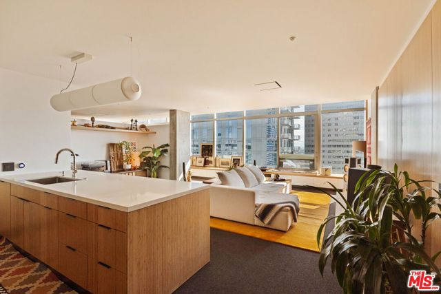 1155 S Grand Avenue, Los Angeles CA: https://media.crmls.org/mediaz/59eba13f-434b-401a-a332-bfd97fe34f66.jpg