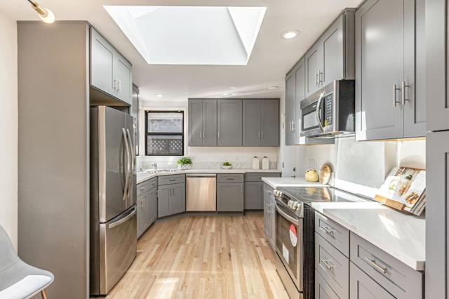 928 Peggy Lane, Menlo Park CA: https://media.crmls.org/mediaz/59ebbd49-f476-4131-84e2-a6e79e2c074f.jpg