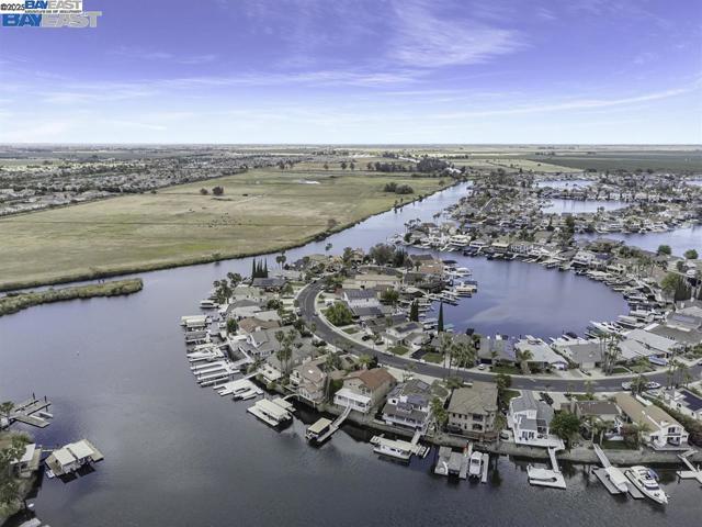 4892 South Pt, Discovery Bay CA: https://media.crmls.org/mediaz/59ec36d7-dc81-4e15-8481-960c5fbe67b9.jpg