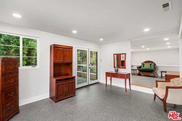 4310 Cedarhurst Circle, Los Angeles CA: https://media.crmls.org/mediaz/59ec39a7-79ba-4402-97c1-d42a4502cd4d.jpg