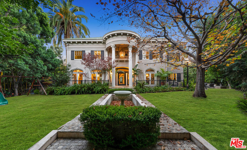 8050 Selma Avenue, Los Angeles, CA 90046