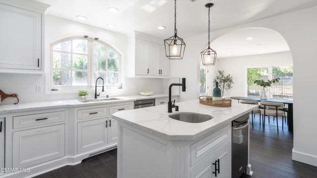 5726 Donna Avenue, Tarzana CA: https://media.crmls.org/mediaz/59ecdba4-ea55-4af4-9b01-13984075b017.jpg