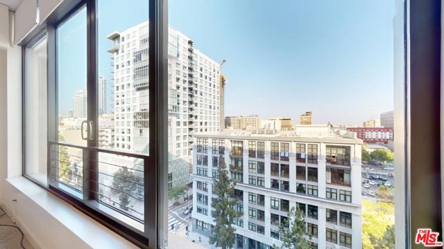 1111 S Grand Avenue, Los Angeles CA: https://media.crmls.org/mediaz/59ed2e17-964c-473c-86c5-5cc5bbf9666e.jpg