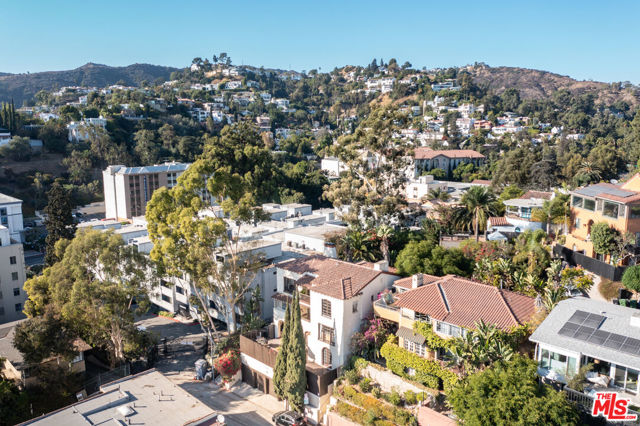 6686 Emmet Terrace, Los Angeles CA: https://media.crmls.org/mediaz/59ed3596-7609-4c80-9291-db03d57e6760.jpg