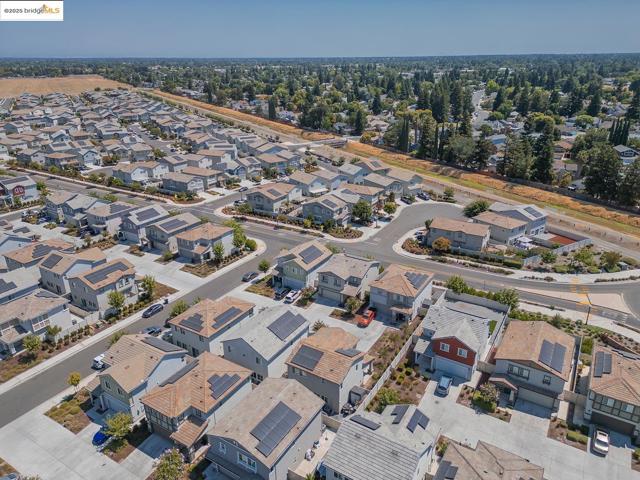 3807 Bridgemeadow Way, Sacramento CA: https://media.crmls.org/mediaz/59ed753e-95ca-4368-bf37-e3528a956a85.jpg