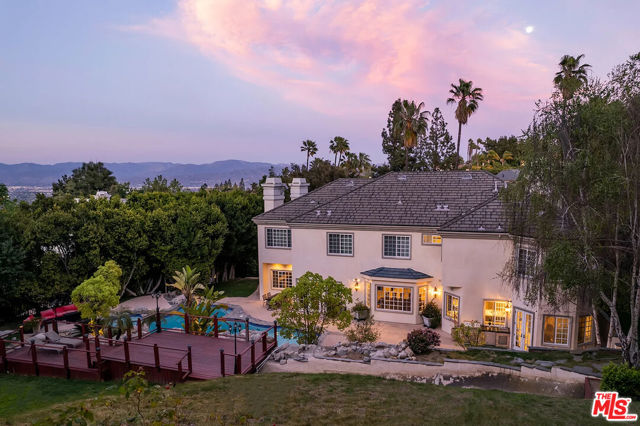 14132 Beresford Road, Beverly Hills CA: https://media.crmls.org/mediaz/59edb1bf-fec1-4d9d-846c-805fe9364c86.jpg