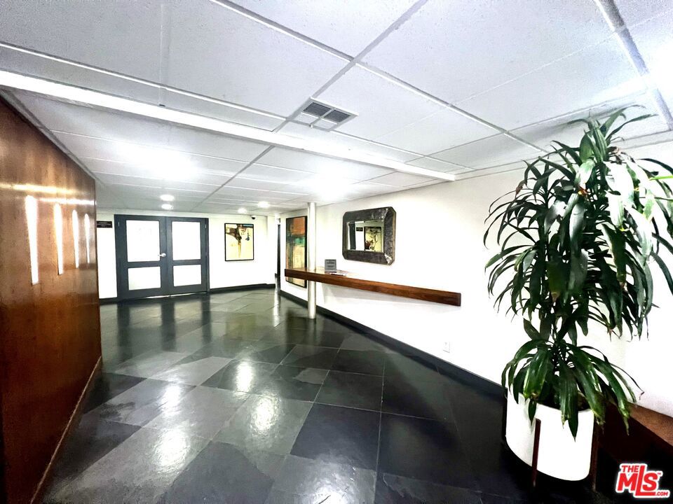https://media.crmls.org/mediaz/59edce6b-e267-4d73-b651-8f11fc0dc0ff.jpg?preset=X-Large