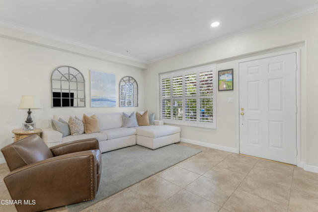 5200 Premiere Hills Circle, Woodland Hills CA: https://media.crmls.org/mediaz/59eeb2cc-a68e-4471-9fbb-d4ac1d5d996d.jpg