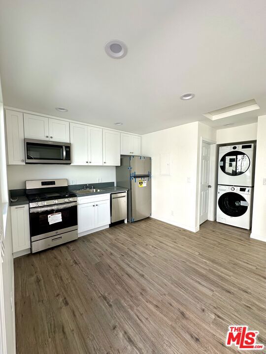 2943 S 9th Avenue, Los Angeles CA: https://media.crmls.org/mediaz/59f03942-904f-40a0-9810-9a307970467a.jpg