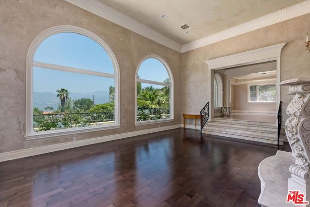 732 Saint Katherine Drive, La Canada Flintridge CA: https://media.crmls.org/mediaz/59f0475b-aeda-499e-b2d0-173070e3bc04.jpg