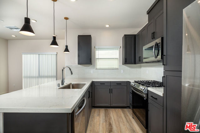 13995 Foothill Boulevard, Fontana CA: https://media.crmls.org/mediaz/59f0ce83-ba6a-4493-8913-5ab60f415510.jpg