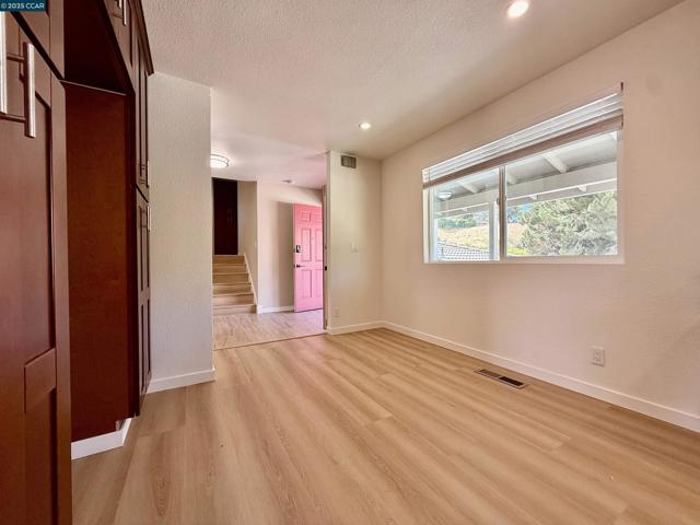 148 Lancaster Way, Vallejo CA: https://media.crmls.org/mediaz/59f0d32e-2a87-4c63-8f07-90c11642e760.jpg