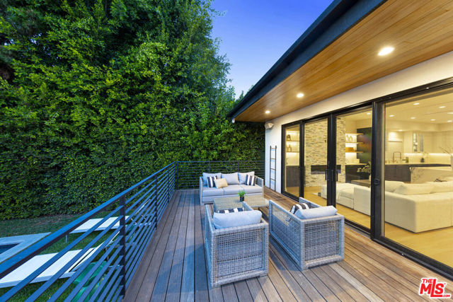 123 S Kilkea Drive, Los Angeles CA: https://media.crmls.org/mediaz/59f21ee3-90a3-455b-94c1-055d5fbd429e.jpg