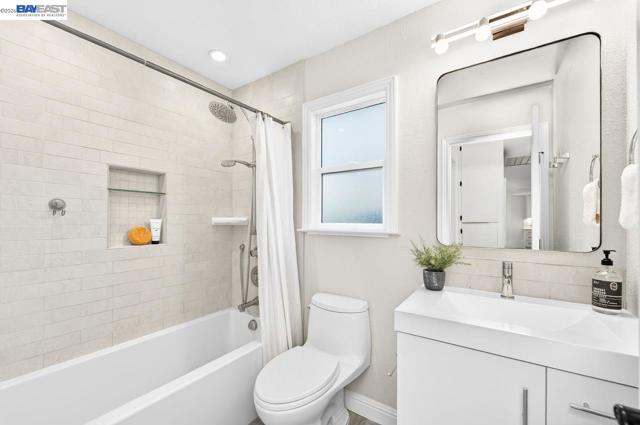 4127 Alvarado St, Pleasanton CA: https://media.crmls.org/mediaz/59f25ce7-a5e8-4392-a209-c59ee39b15d7.jpg