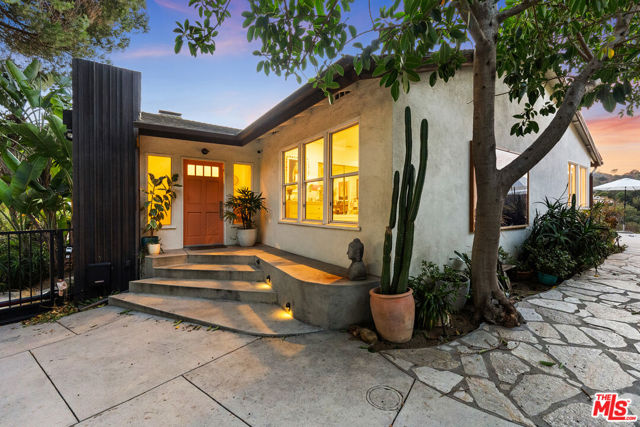 2316 Laurelmont Place, Los Angeles CA: https://media.crmls.org/mediaz/59f27e31-d54f-4567-8516-dec8511f09b3.jpg