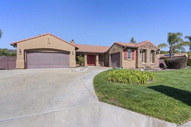23527 Green Glen Road, Ramona CA: https://media.crmls.org/mediaz/59f2a8ce-9ddb-477b-abeb-26afd8291847.jpg