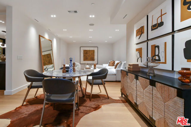 112 S Valley Street, Toluca Lake CA: https://media.crmls.org/mediaz/59f4480e-de77-4c58-98f0-68eeb5178a6e.jpg