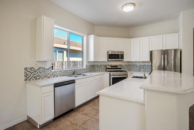 9712 Bovill Drive, Elk Grove CA: https://media.crmls.org/mediaz/59f464d3-cd19-4551-aded-ca03bb164e3e.jpg