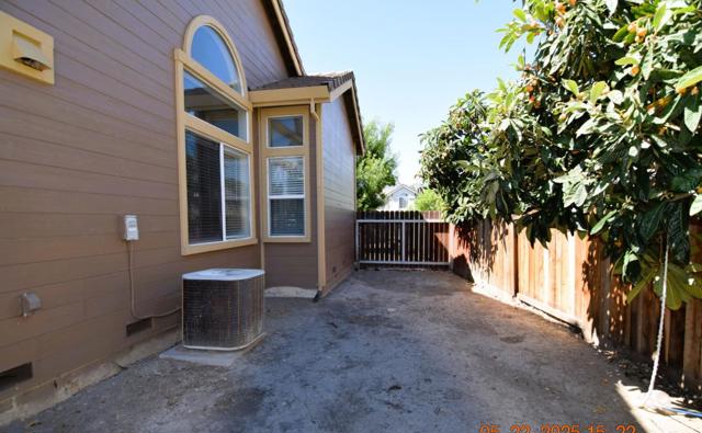 3963 Mead Street, Antioch CA: https://media.crmls.org/mediaz/59f4a1fd-daac-4c79-b47d-793c1eaed6d6.jpg