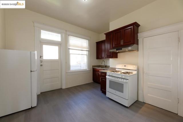 49 Auburn Street, San Francisco CA: https://media.crmls.org/mediaz/59f51f91-dd5b-4ff2-9208-7f2deaca657c.jpg