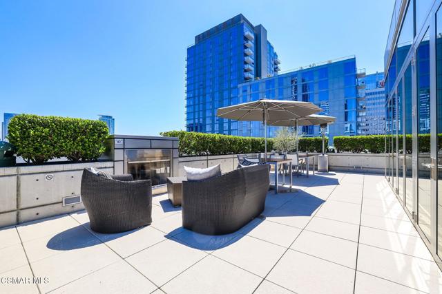 1155 S Grand Avenue, Los Angeles CA: https://media.crmls.org/mediaz/59f535ee-4564-495d-8a83-3e9eed072192.jpg
