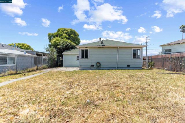 1406 Monterey St, Richmond CA: https://media.crmls.org/mediaz/59f5484a-ee08-4f03-b823-53f66e9dffa1.jpg