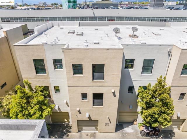 1213 67Th St, Oakland CA: https://media.crmls.org/mediaz/59f570e4-00c1-423f-80aa-1e5b3d505d50.jpg