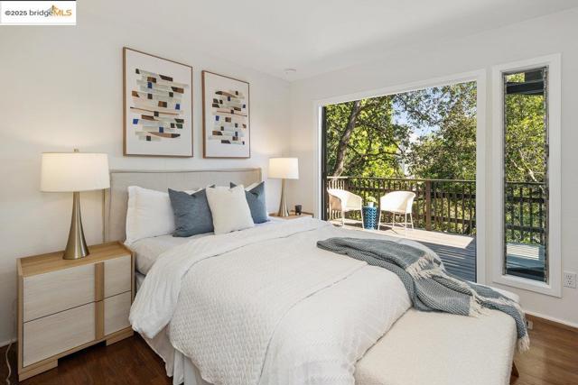 99 Lexford Rd, Piedmont CA: https://media.crmls.org/mediaz/59f61a03-a73e-4103-ae65-ae10ca44cc0d.jpg
