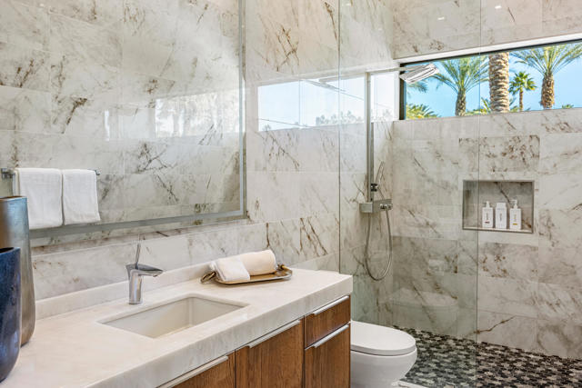 1 Bravo Court, Rancho Mirage CA: https://media.crmls.org/mediaz/59f63853-c4b6-4434-aa00-47e4128b8be8.jpg