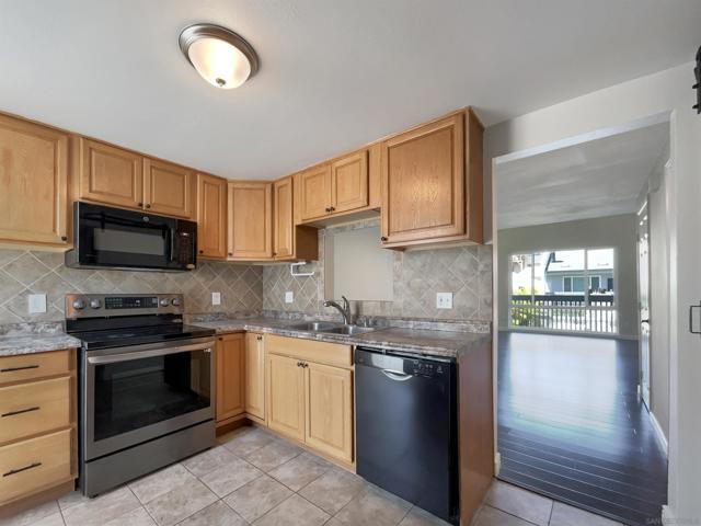 1124 Eureka St, San Diego, California 92110, 2 Bedrooms Bedrooms, ,2 BathroomsBathrooms,Condominium,For Sale,Eureka St,240017717SD