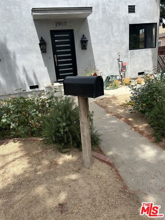 2917 Urban Avenue, Santa Monica CA: https://media.crmls.org/mediaz/59f671dc-64c3-48fd-b8a9-b37a0a696823.jpg