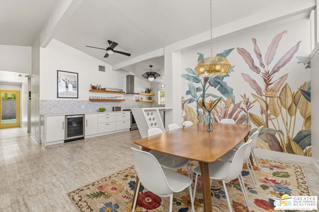 547 N Sunrise Way, Palm Springs CA: https://media.crmls.org/mediaz/59f6b505-dc81-49e3-93b7-1475b96ce1a7.jpg