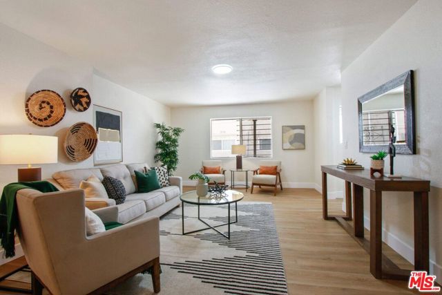 6337 10th Avenue, Los Angeles CA: https://media.crmls.org/mediaz/59f6fded-10d0-4a28-b989-66f9bb530b82.jpg