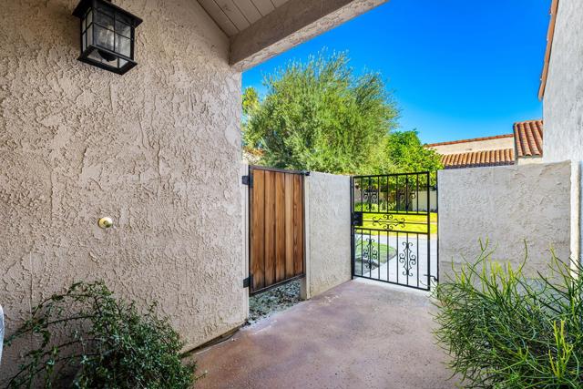 317 Forest Hills Drive, Rancho Mirage CA: https://media.crmls.org/mediaz/59f77e34-6a5c-4c5e-80d6-21de2d10b5f7.jpg