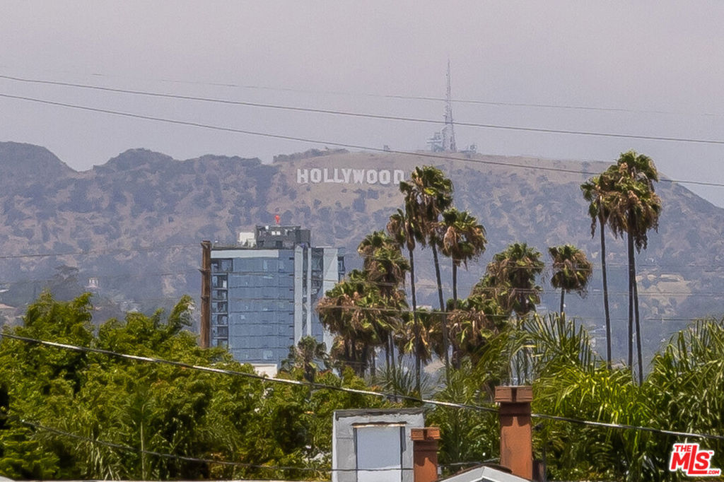 https://media.crmls.org/mediaz/59f7aa92-3135-4ff3-872a-5d0b2eb080d6.jpg?preset=X-Large