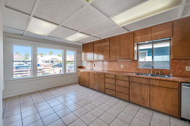 3711 29th St, San Diego CA: https://media.crmls.org/mediaz/59f7be48-401d-407c-807a-321e537de365.jpg