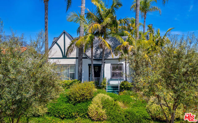 500 N Alta Vista Boulevard, Los Angeles CA: https://media.crmls.org/mediaz/59f7e477-1591-48bb-affa-8360074e2c35.jpg