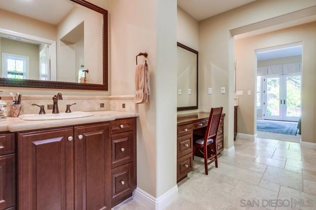 15609 Hayden Lake Place, San Diego CA: https://media.crmls.org/mediaz/59f85a51-7f4e-429f-8726-8dd30bd89e86.jpg