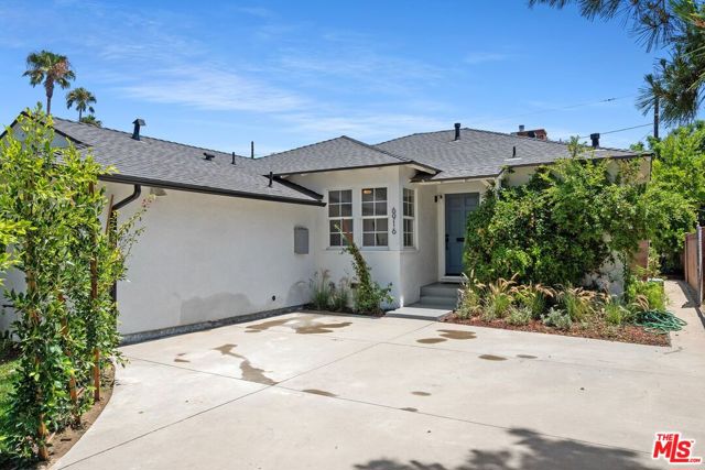 6916 Bellingham Avenue, North Hollywood CA: https://media.crmls.org/mediaz/59f8ae7e-1001-4a67-ad06-a5c0747daf1e.jpg