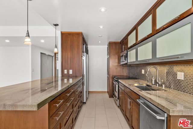 2220 Avenue Of The Stars, Los Angeles CA: https://media.crmls.org/mediaz/59f90ed4-ae51-4c7d-9bae-331e9a97c2b4.jpg