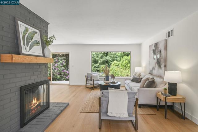 241 Lombardi Cir, Walnut Creek CA: https://media.crmls.org/mediaz/59f93639-9fd6-4063-a984-46d54f7cb760.jpg