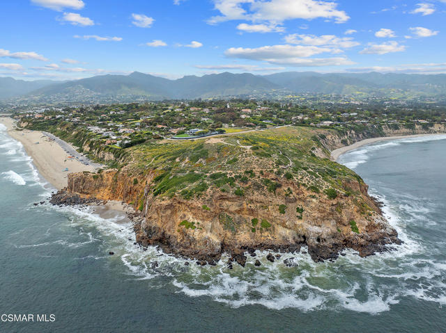 6972 Grasswood Avenue, Malibu CA: https://media.crmls.org/mediaz/59f94097-38b6-4c14-a256-d763c7a5a0a3.jpg
