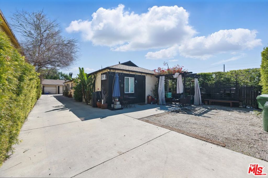 Multifamily at 5710 Vineland Avenue