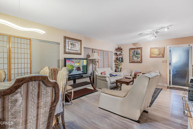 Detail Gallery Image 7 of 26 For 8811 Canoga Ave #353,  Canoga Park,  CA 91304 - 3 Beds | 2 Baths