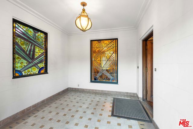 191 S Hudson Avenue, Los Angeles CA: https://media.crmls.org/mediaz/59f9f4cc-0359-4dc2-a039-d3032901fdd3.jpg